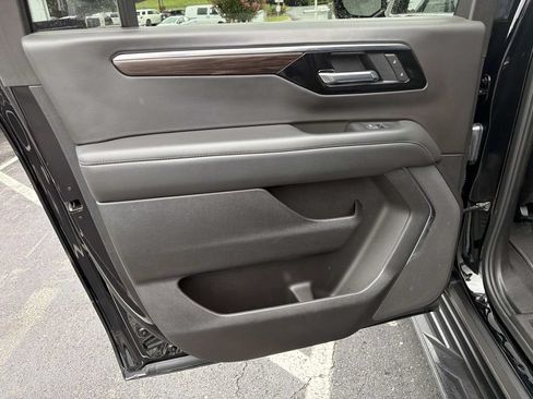 Used 2025 Chevrolet Suburban LS AWD/4WD image 13