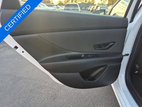 Used 2025 Hyundai Elantra SEL image 21