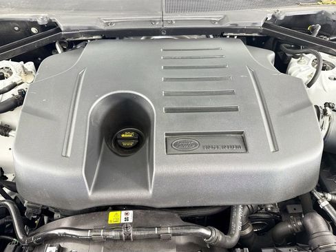 Used 2025 Land Rover Defender 110 X-Dynamic SE image 26