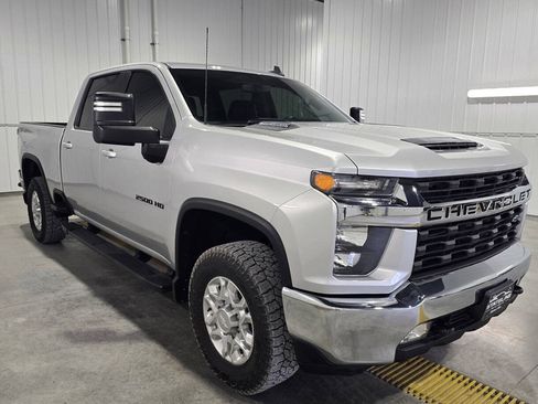 Used 2020 Chevrolet Silverado 2500 LT w/ Convenience Package AWD/4WD image 4