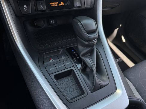 Used 2019 Toyota RAV4 XLE w/ Convenience Package FWD image 19