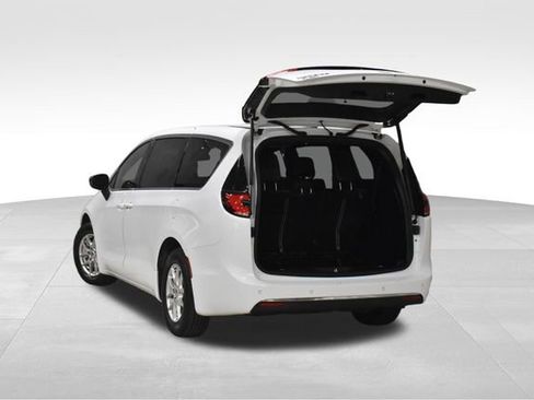 Certified 2025 Chrysler Pacifica Select image 38