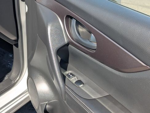 Used 2019 Nissan Rogue Sport S w/ Appearance Package AWD/4WD image 32