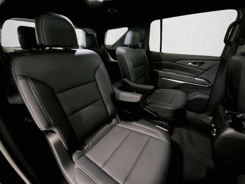 Used 2025 Chevrolet Traverse LT w/ Driver Confidence Package FWD image 29