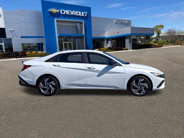 Used 2025 Hyundai Elantra Sport FWD image 27