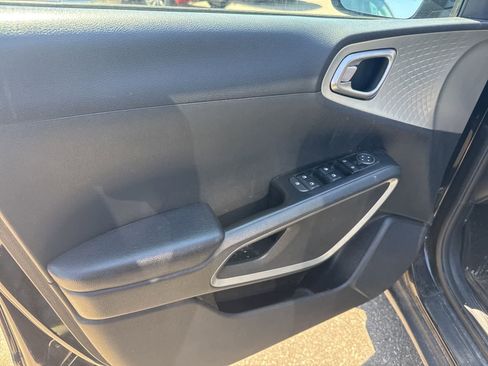 Used 2021 Kia Soul LX FWD image 15