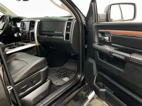 Used 2018 RAM 1500 Laramie AWD/4WD image 36