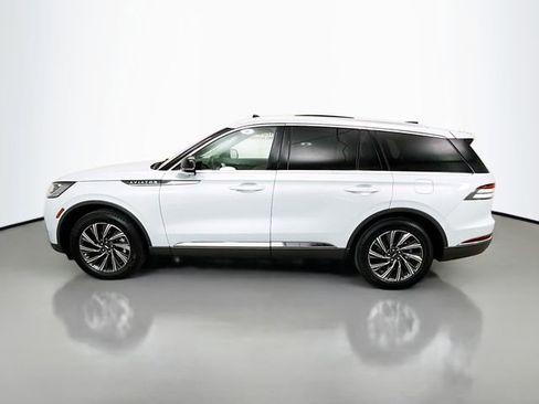 Used 2025 Lincoln Aviator AWD image 4