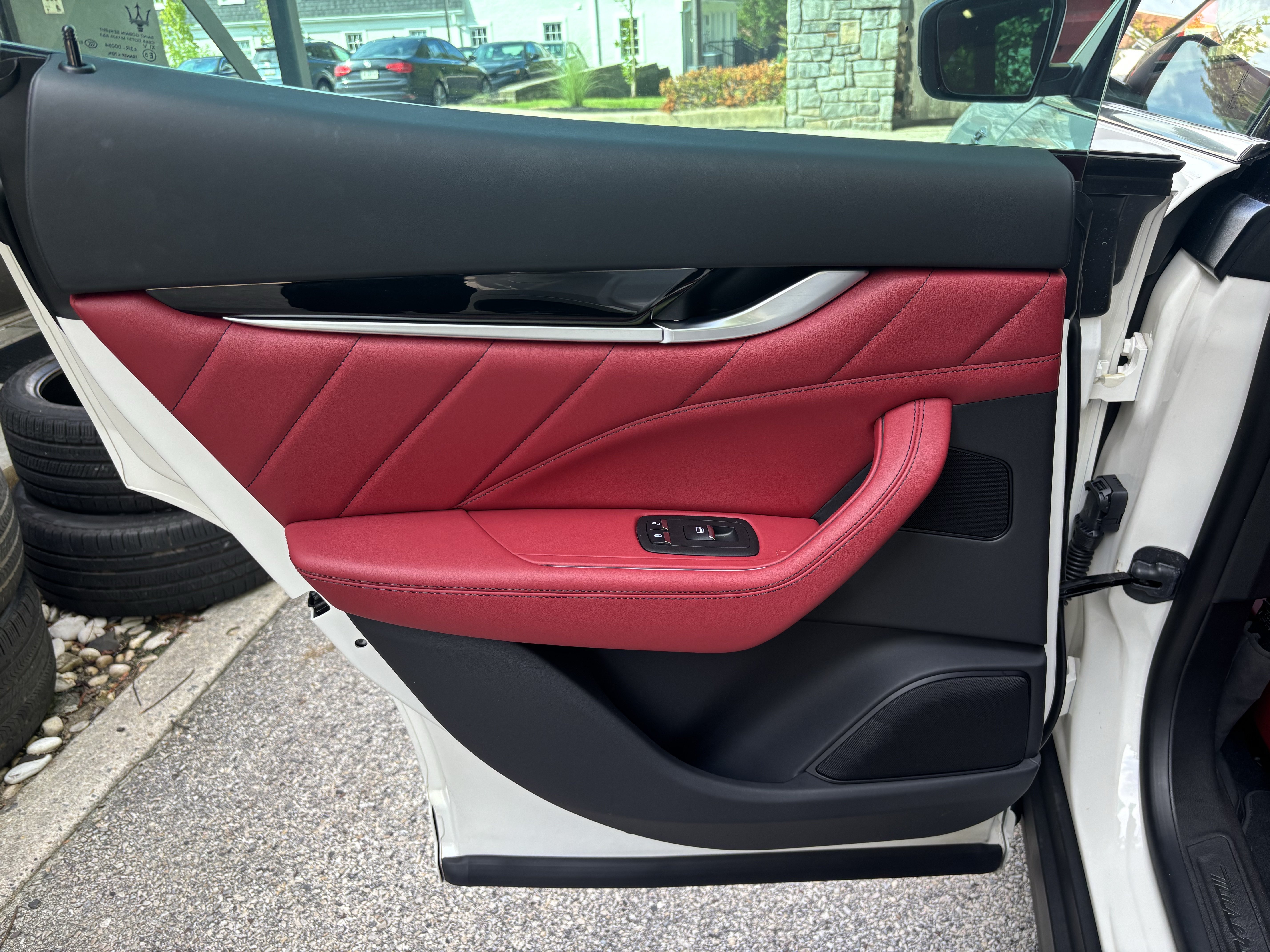 Used 2023 Maserati Levante GT AWD/4WD image 16