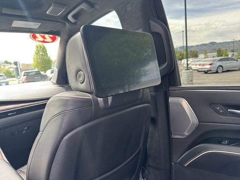 Used 2022 Cadillac Escalade ESV Sport Platinum w/ Heavy-Duty Trailer Package AWD/4WD image 13