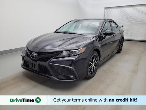 Used 2022 Toyota Camry SE image 1