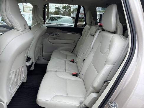 Certified 2023 Volvo XC90 B6 Plus image 32