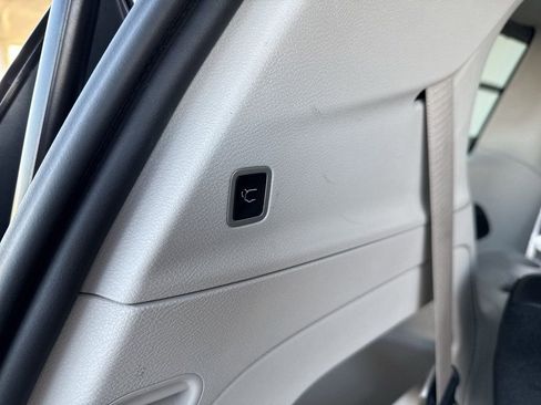 Used 2023 Chrysler Pacifica Touring-L FWD image 24