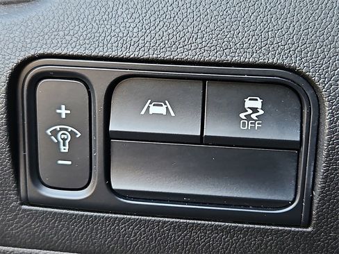 Certified 2022 Kia Sorento S w/ Panoramic Sunroof Package image 25