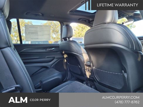 New 2025 Jeep Grand Cherokee L Altitude AWD/4WD image 12