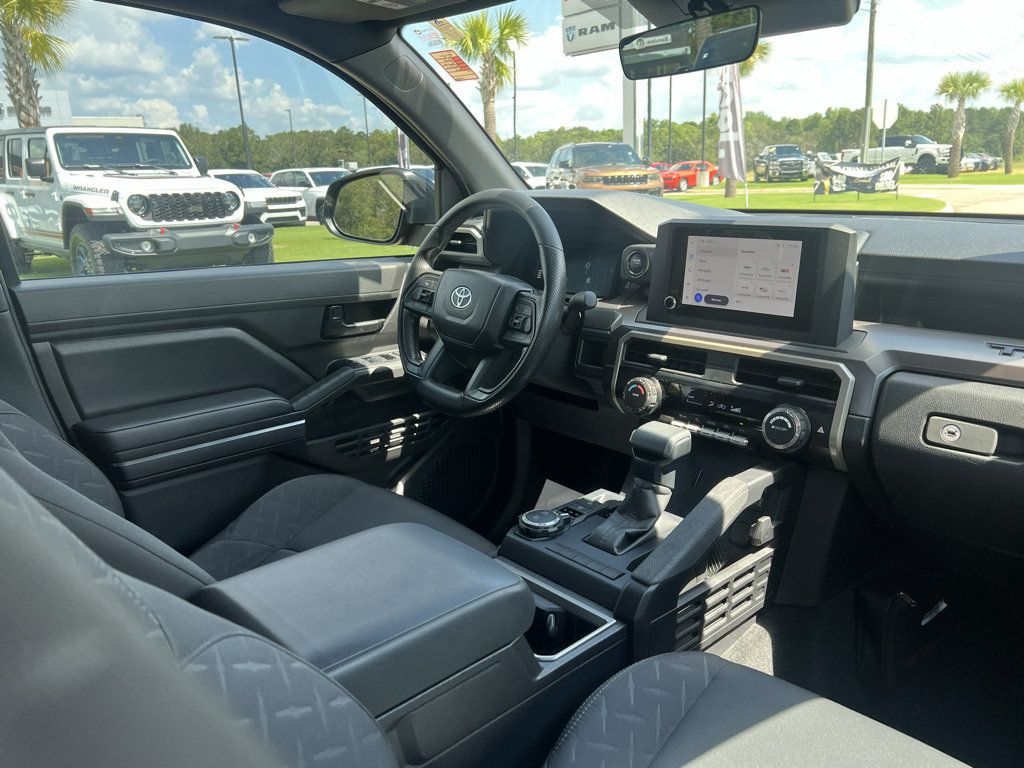 Used 2025 Toyota Tacoma SR5 AWD/4WD image 13