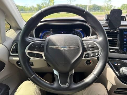 Used 2017 Chrysler Pacifica Touring-L Plus w/ Advanced Safetytec Group FWD image 48