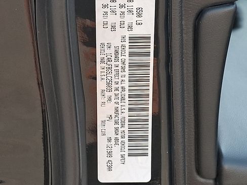Used 2020 Jeep Grand Cherokee Limited AWD/4WD image 28