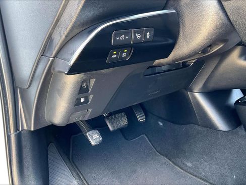 Used 2021 Toyota Prius Prime Limited FWD image 35