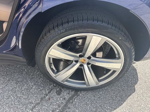 Used 2023 Porsche Macan Turbo image 10