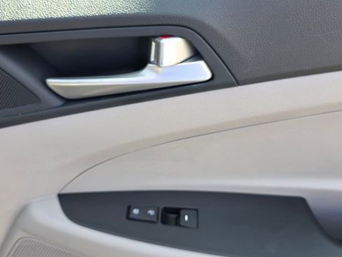 Used 2021 Hyundai Tucson Value AWD/4WD image 39