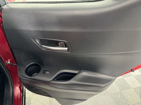 Used 2018 Toyota C-HR XLE image 27