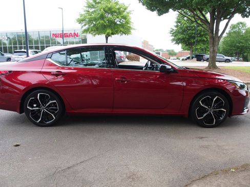 Used 2023 Nissan Altima 2.5 SR w/ SR Premium Package FWD image 8