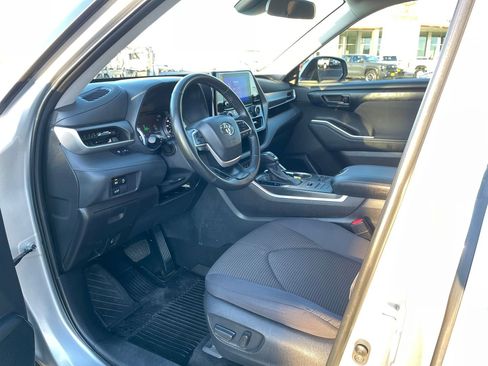 Certified 2023 Toyota Highlander LE image 13
