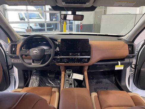 New 2026 Nissan Pathfinder Platinum FWD image 8