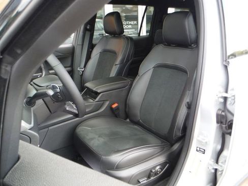 New 2025 Jeep Grand Cherokee L Altitude AWD/4WD image 14