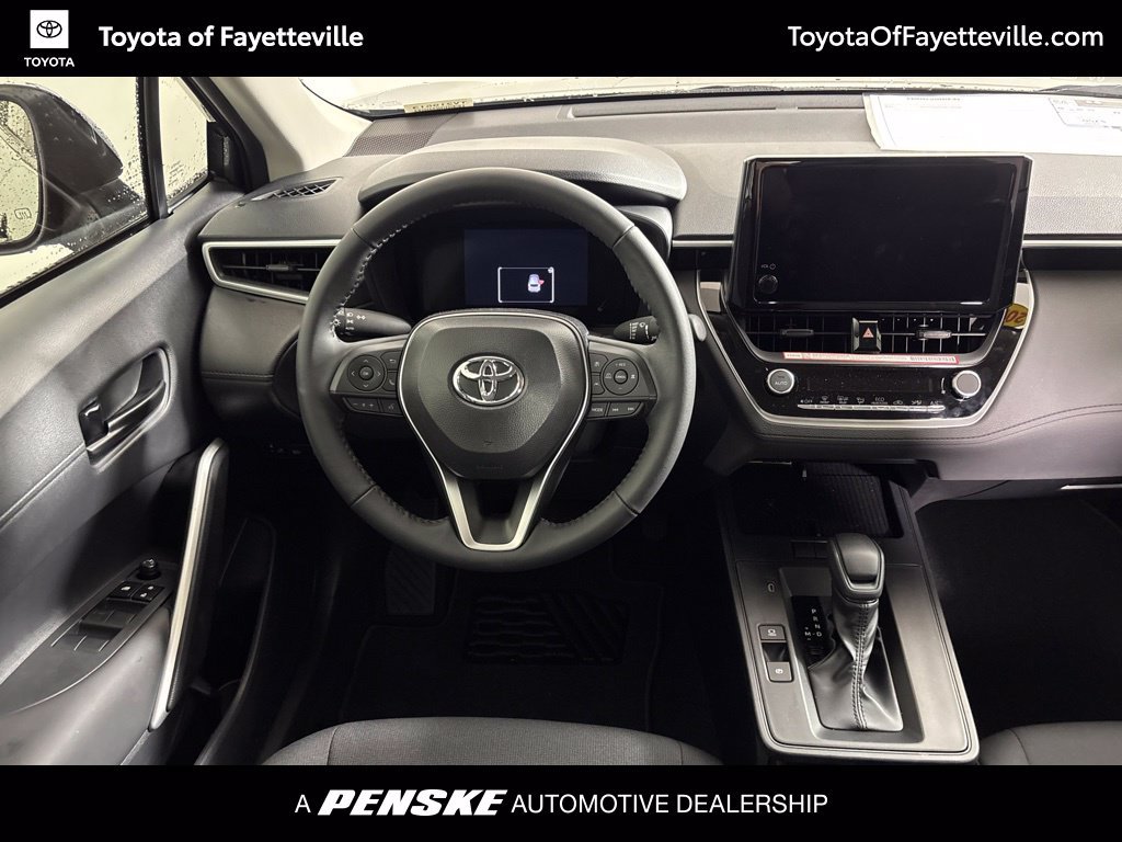 Used 2026 Toyota Corolla Cross LE FWD image 2