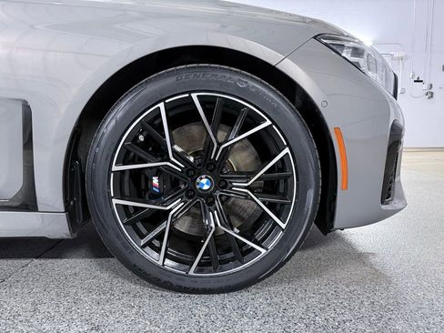 Used 2021 BMW 750i xDrive w/ Executive Package image 5