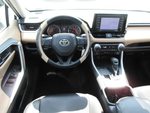 Used 2022 Toyota RAV4 LE AWD/4WD image 15