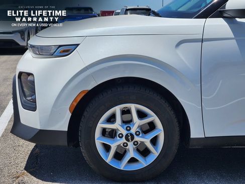Used 2022 Kia Soul LX w/ Technology Package FWD image 9