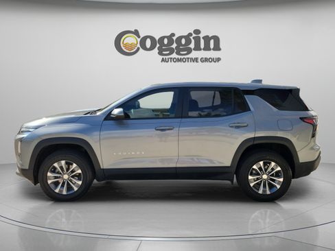 Used 2026 Chevrolet Equinox LT FWD image 2