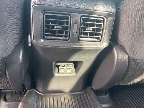 Used 2022 Toyota RAV4 SE AWD/4WD image 38