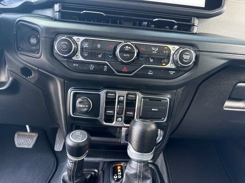 Used 2024 Jeep Wrangler Unlimited Sahara AWD/4WD image 18