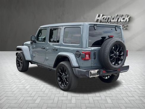 Used 2025 Jeep Wrangler Unlimited Sahara w/ Safety Group AWD/4WD image 8