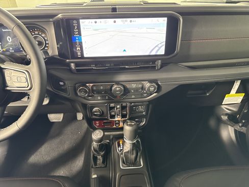 New 2026 Jeep Wrangler Unlimited Rubicon w/ Technology Group image 25