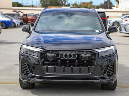 Used 2025 Audi Q7 3.0T Premium Plus AWD/4WD image 2