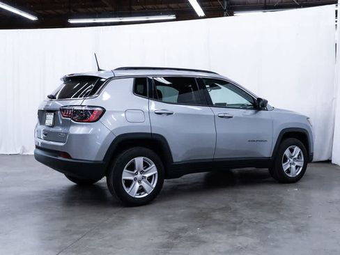 Used 2022 Jeep Compass Latitude AWD/4WD image 6