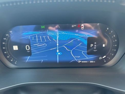 Certified 2025 Volvo XC40 B5 Plus AWD/4WD image 23