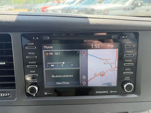 Used 2020 Toyota Sienna XLE w/ XLE Navigation Package FWD image 25