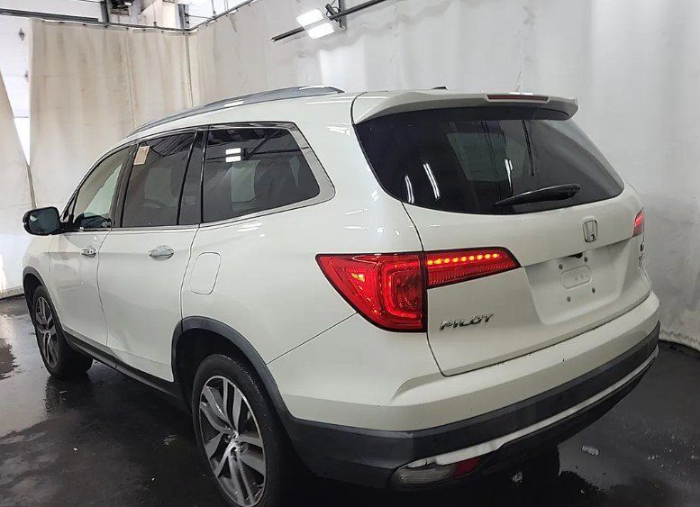 Used 2018 Honda Pilot Touring image 3