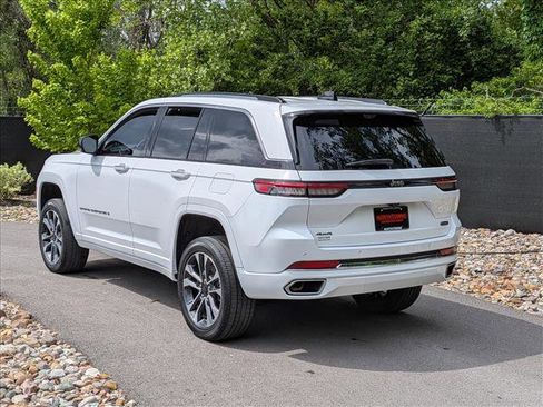 Used 2023 Jeep Grand Cherokee Overland w/ Luxury Tech Group IV AWD/4WD image 3
