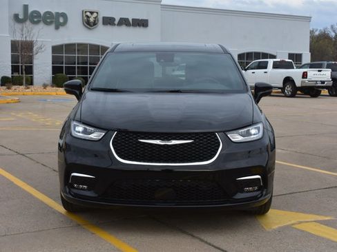 New 2026 Chrysler Pacifica Limited image 2