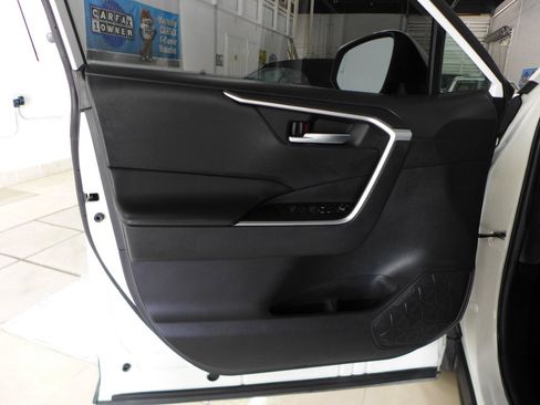 Used 2021 Toyota RAV4 XLE w/ Convenience Package FWD image 64