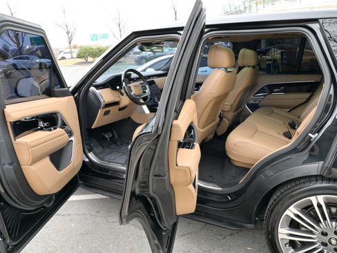 Used 2023 Land Rover Range Rover SE image 36