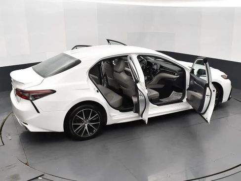 Used 2023 Toyota Camry SE image 6