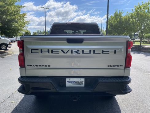 Used 2022 Chevrolet Silverado 1500 Custom Trail Boss w/ Safety Confidence Package AWD/4WD image 8